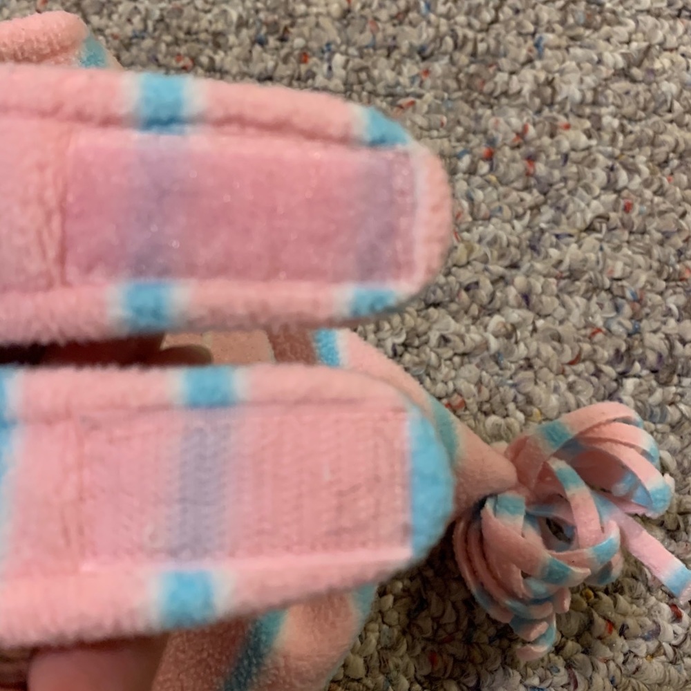 Girls fleece winter hat w/ fringe balls - Picture 5 of 6